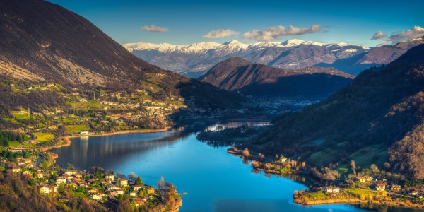 Trekking con sosta bagno all' Anello lago di Endine 